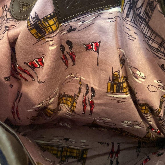 Boden Navy Vinyl Leather London Printed Tote Bag - Picture 4 of 6